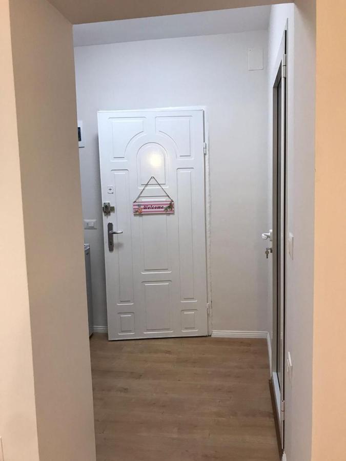 Central Welcoming Apartment In Tirana Bagian luar foto