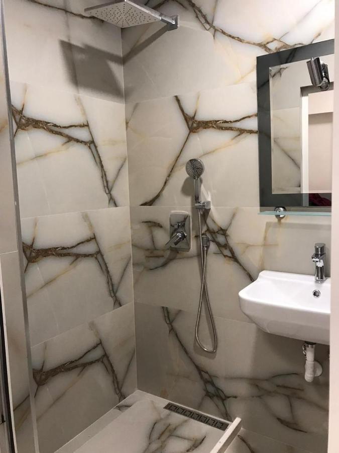 Central Welcoming Apartment In Tirana Bagian luar foto
