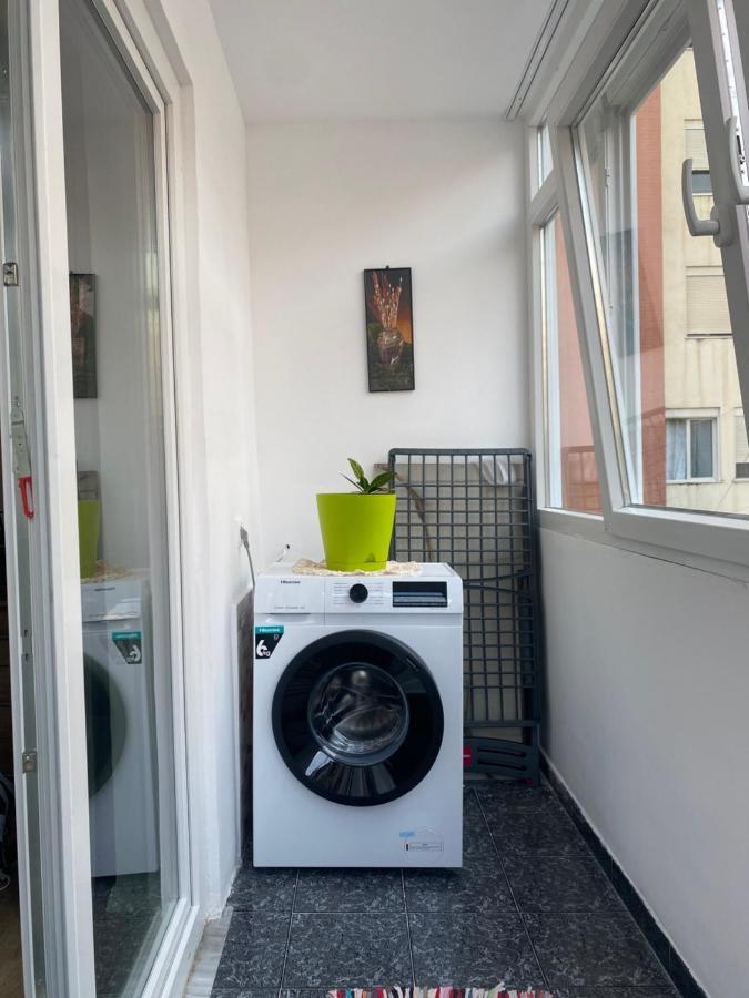 Central Welcoming Apartment In Tirana Bagian luar foto