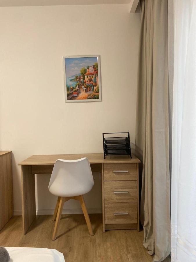 Central Welcoming Apartment In Tirana Bagian luar foto