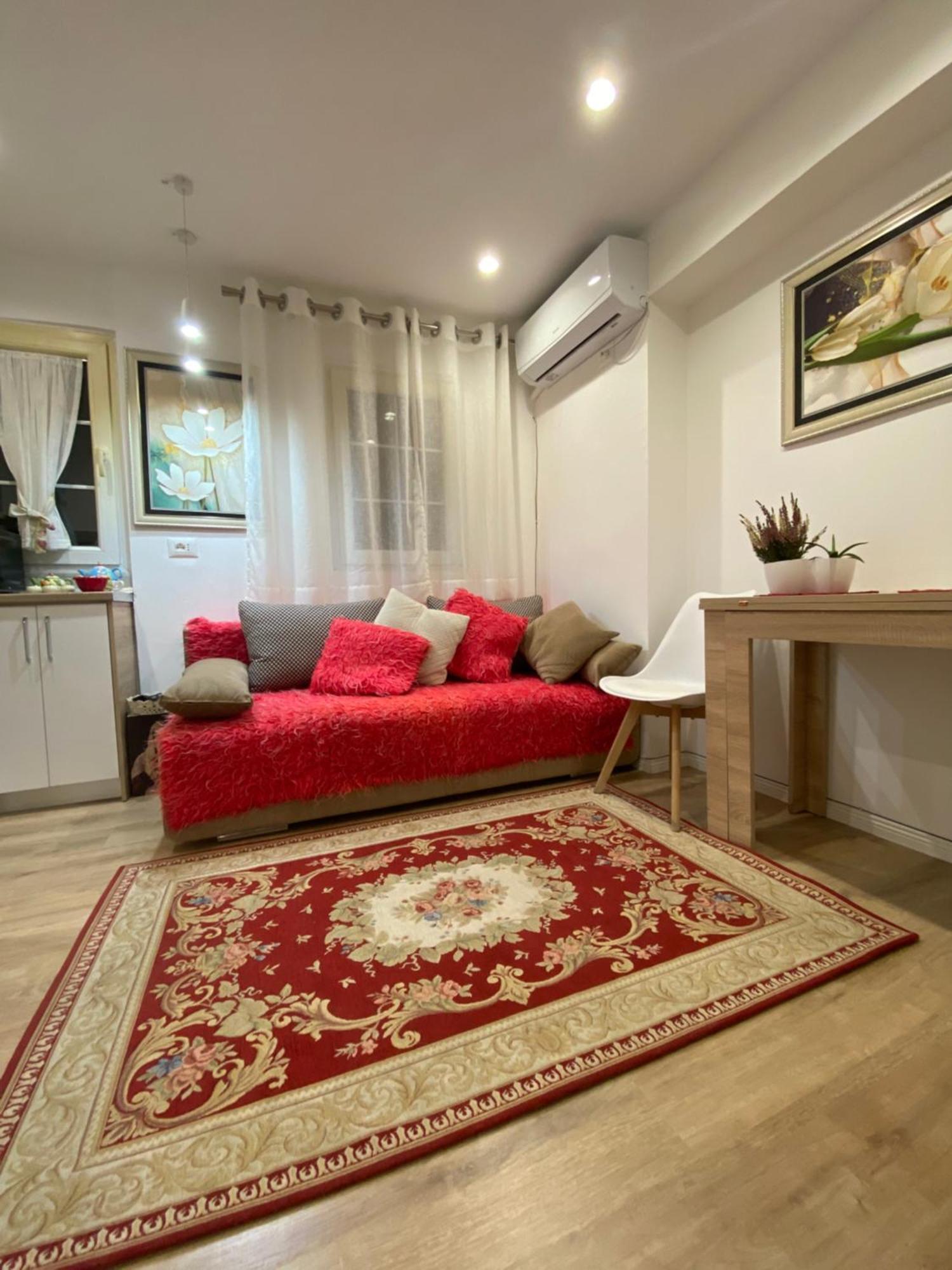 Central Welcoming Apartment In Tirana Bagian luar foto