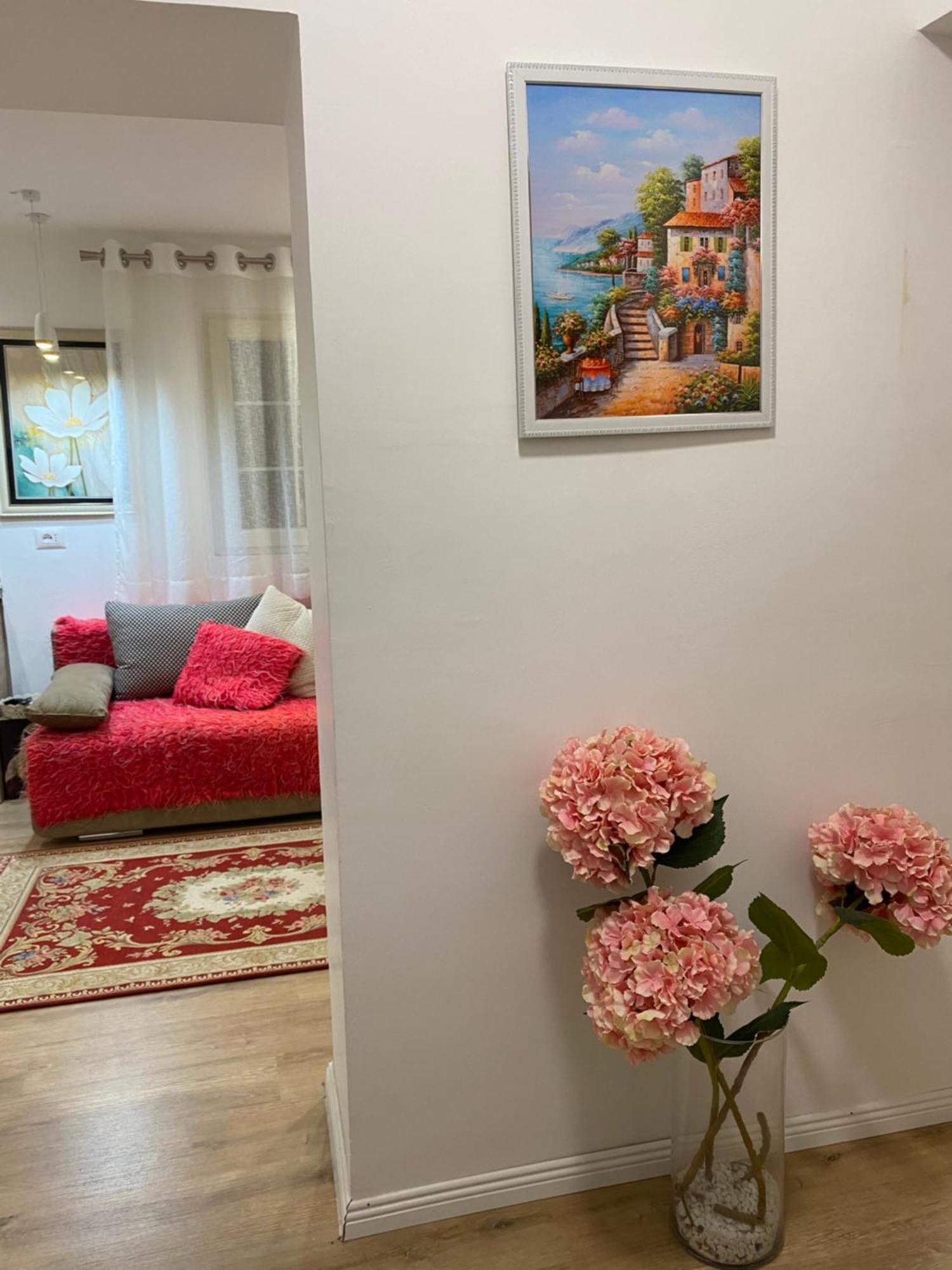 Central Welcoming Apartment In Tirana Bagian luar foto
