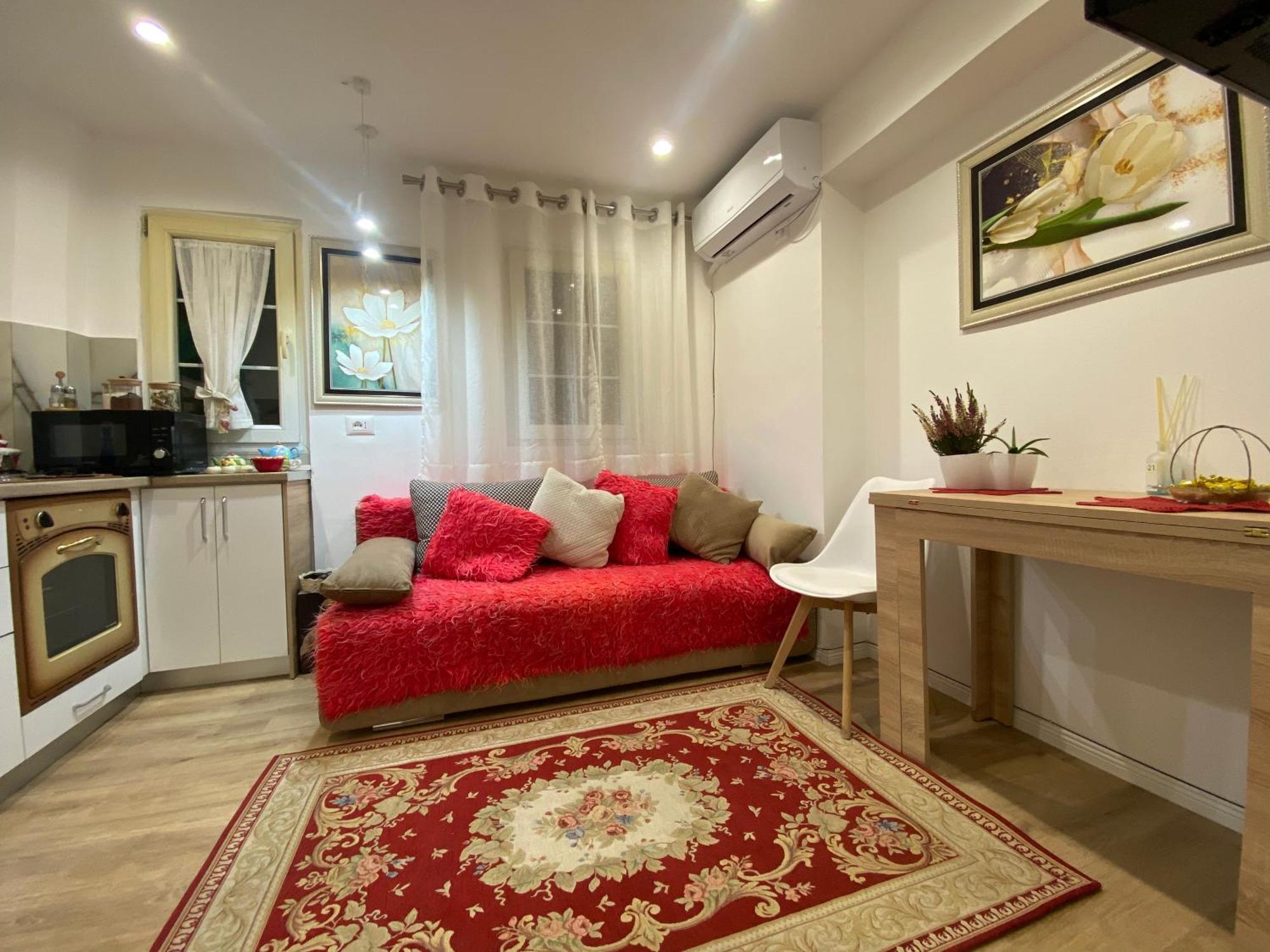 Central Welcoming Apartment In Tirana Bagian luar foto