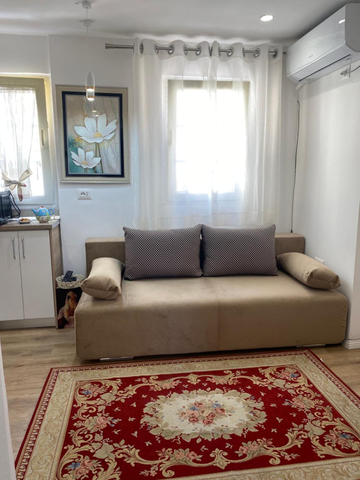 Central Welcoming Apartment In Tirana Bagian luar foto