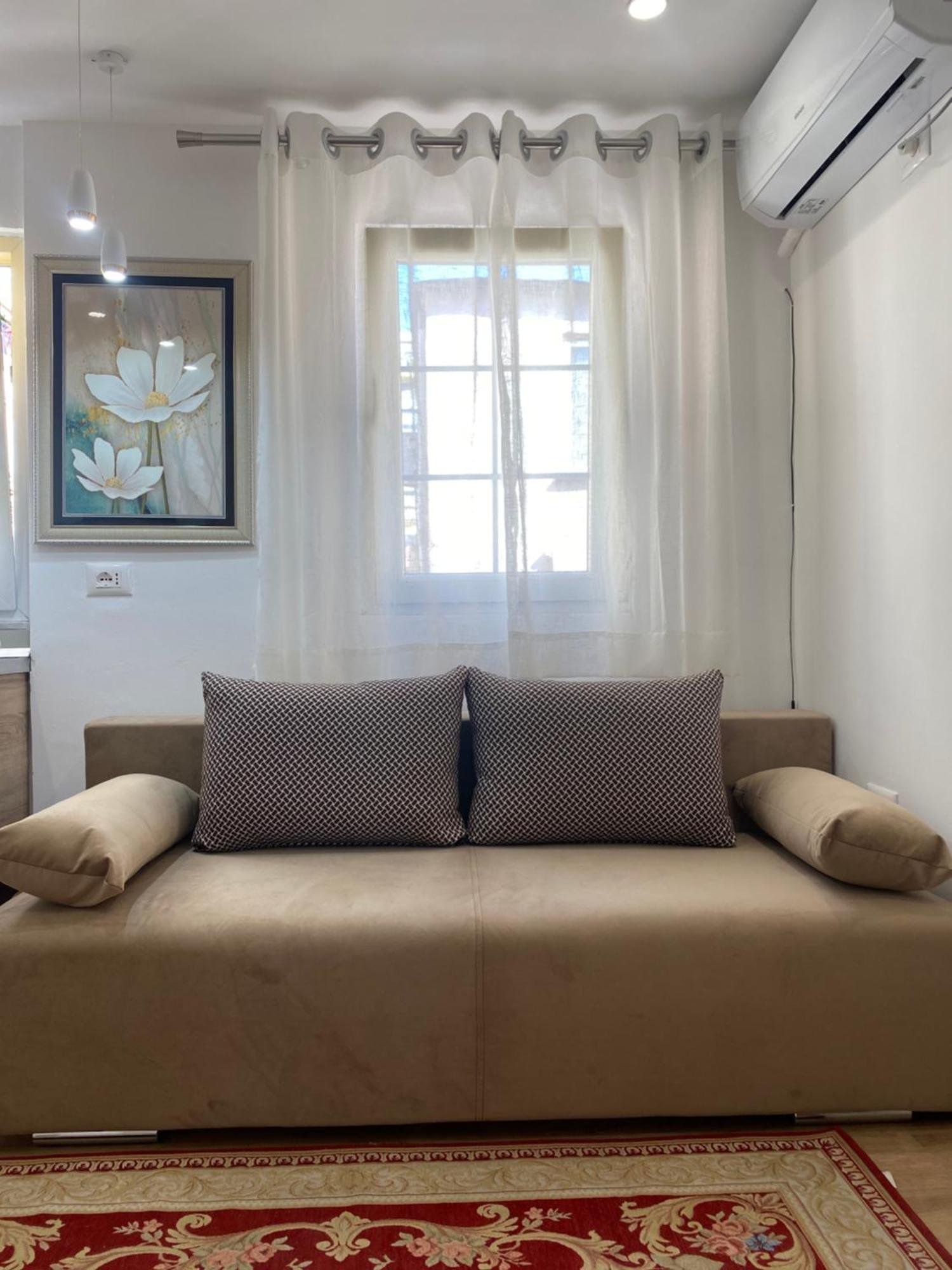 Central Welcoming Apartment In Tirana Bagian luar foto