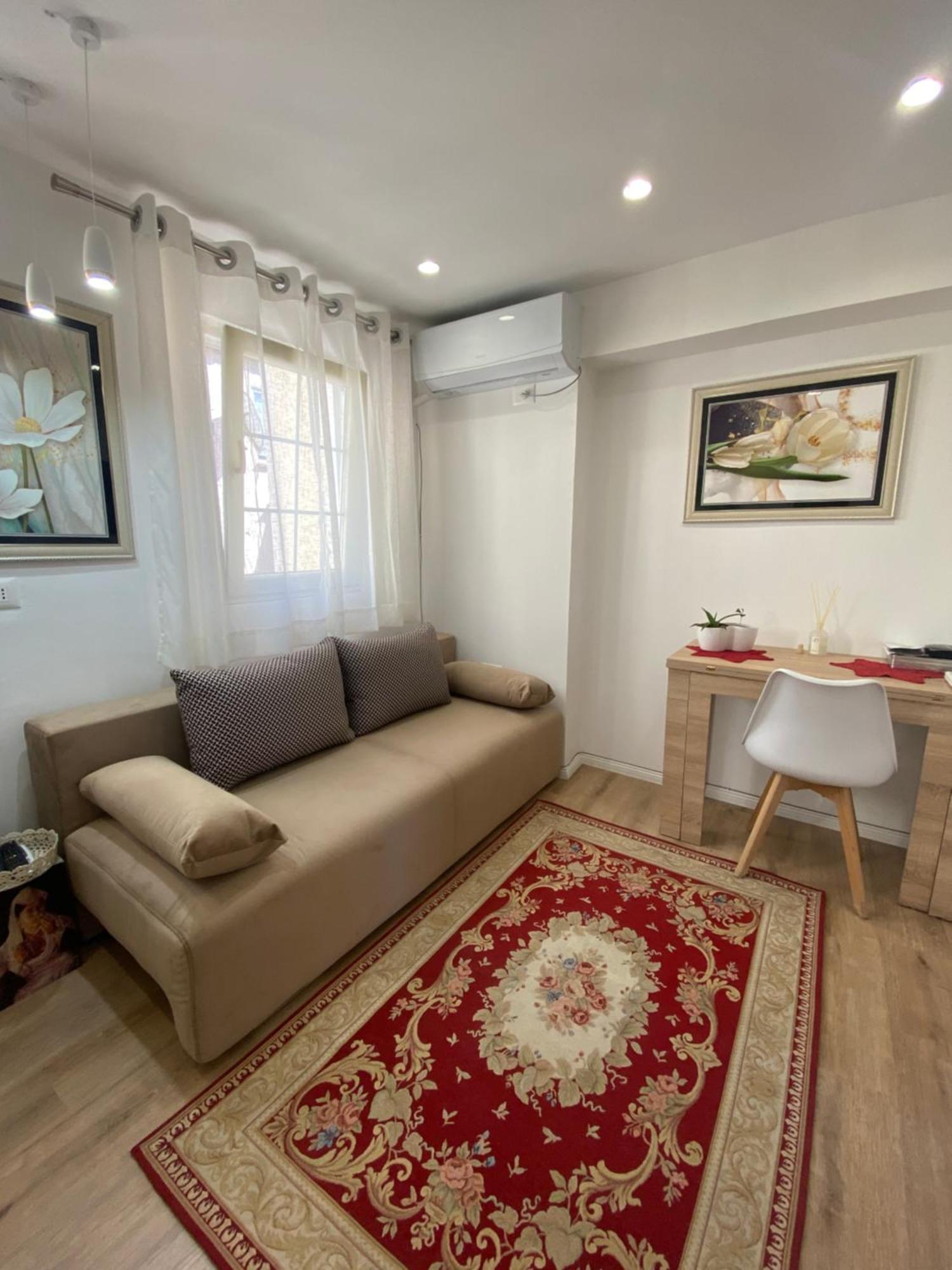 Central Welcoming Apartment In Tirana Bagian luar foto