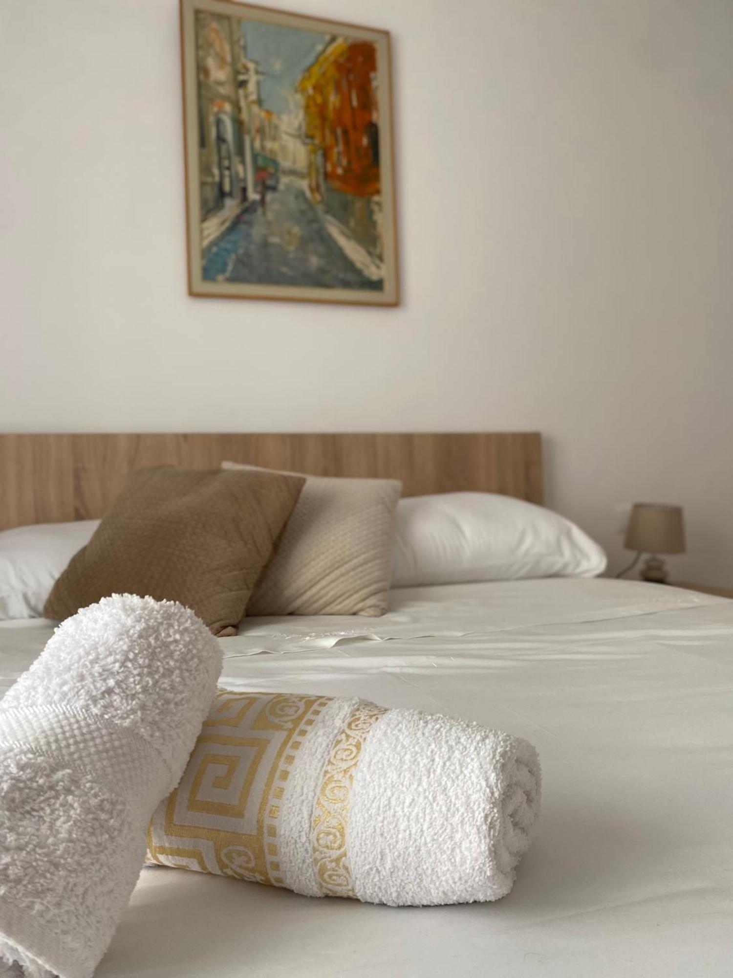Central Welcoming Apartment In Tirana Bagian luar foto