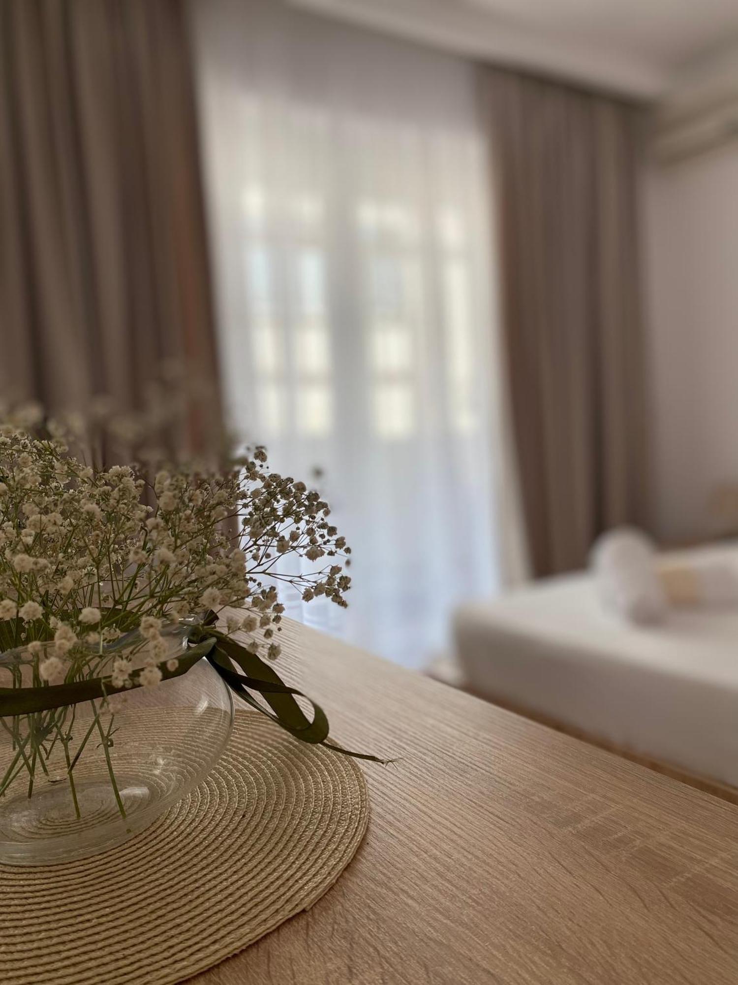 Central Welcoming Apartment In Tirana Bagian luar foto